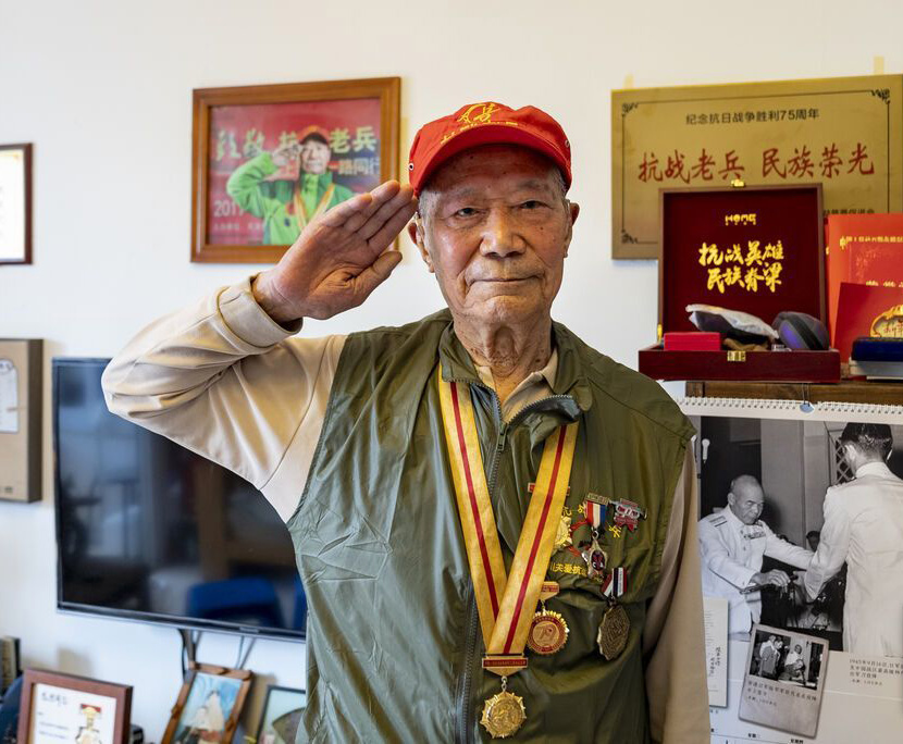 诗笺凝盐霜：九旬抗战老兵与新葡京集团
的温情对话